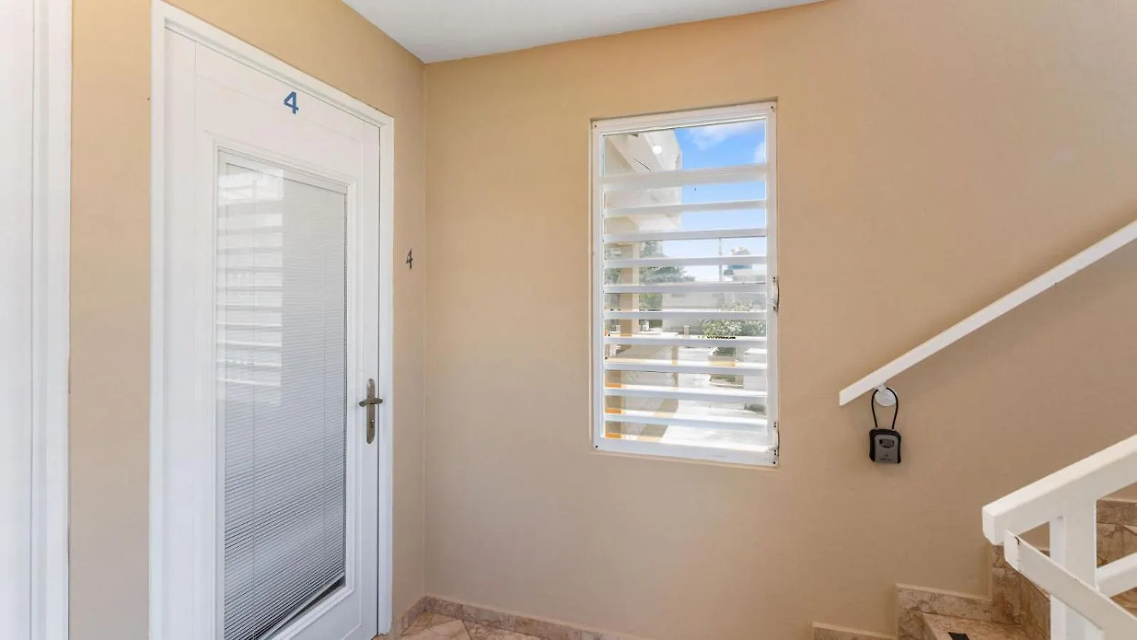 Beachfront Getaway At Ocean View Castle Condo Aguada Apartament
