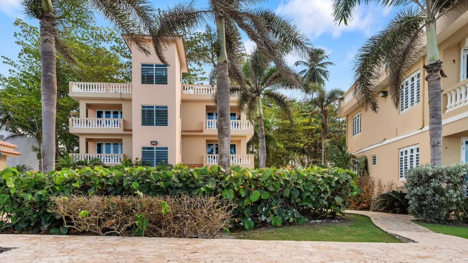 Beachfront Getaway At Ocean View Castle Condo Aguada