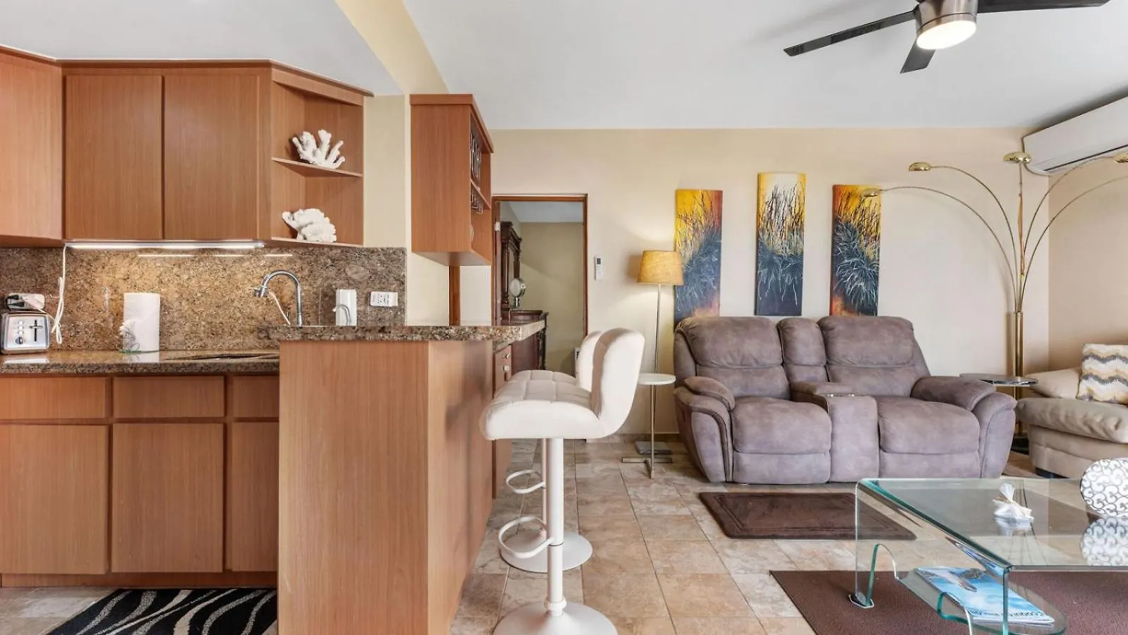 公寓 Beachfront Getaway At Ocean View Castle Condo 阿瓜达